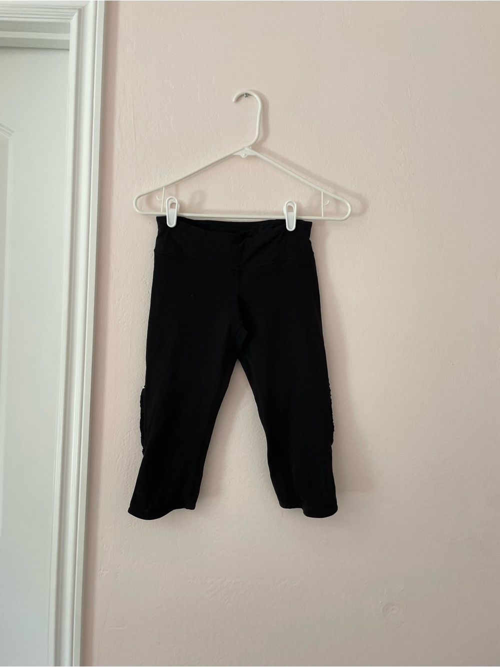 Lululemon Athletica Ebb To Street Black Capri Leggings